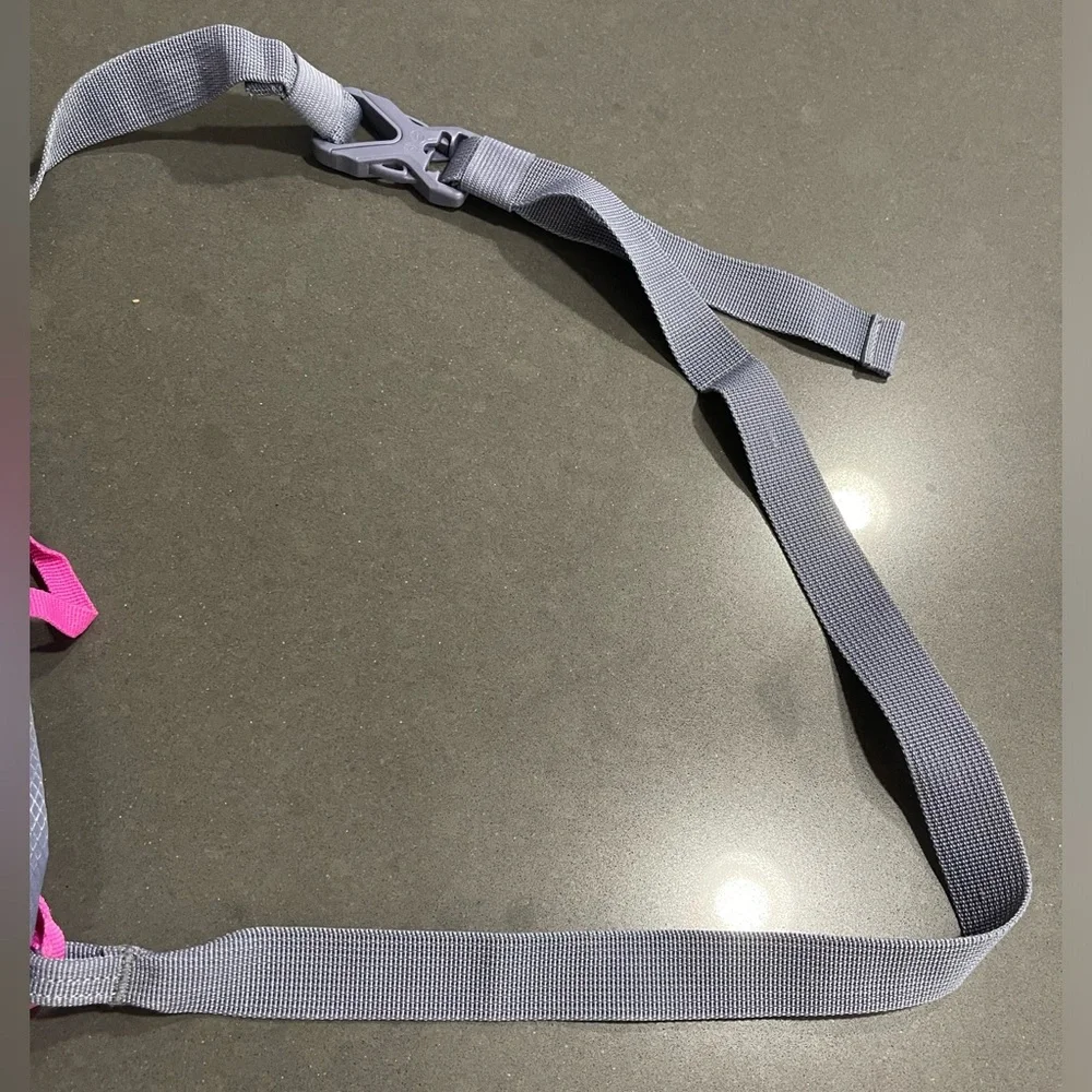 NWOT FANNY PACK/BELT BAG BY OUTDOOR PRODUCTS. Adjustable to 40”. Gray/Pink. - Picture 6 of 10